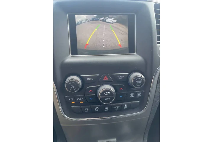 $10900 : 2018 Grand Cherokee Laredo E image 8