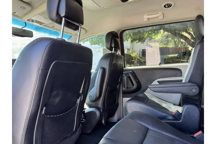 $6999 : 2014 Town and Country Touring image 9