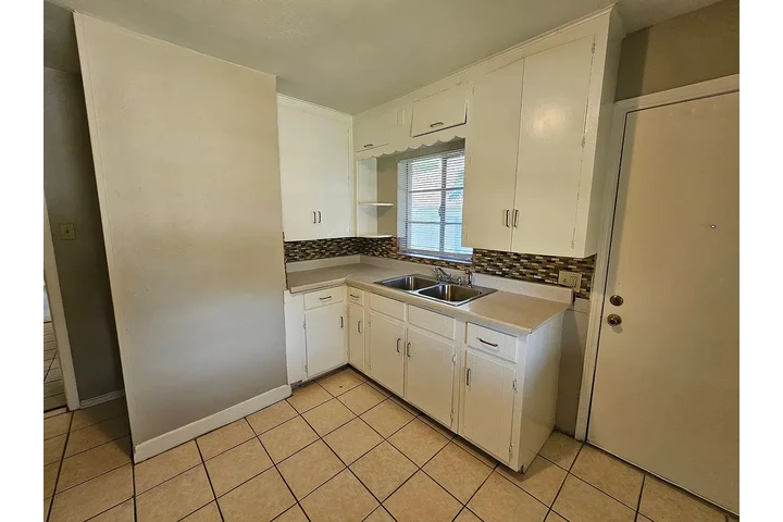 $700 : Beautiful Home...Dallas, TX image 5