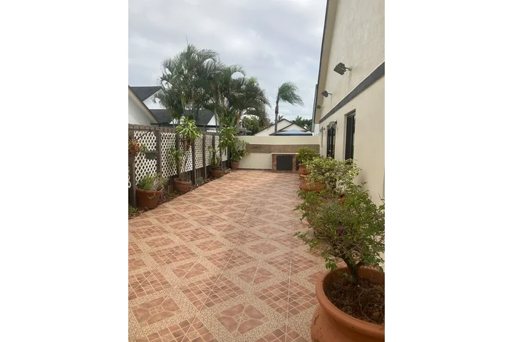 $1690 : Available 3 Bed & 2 Bath image 5