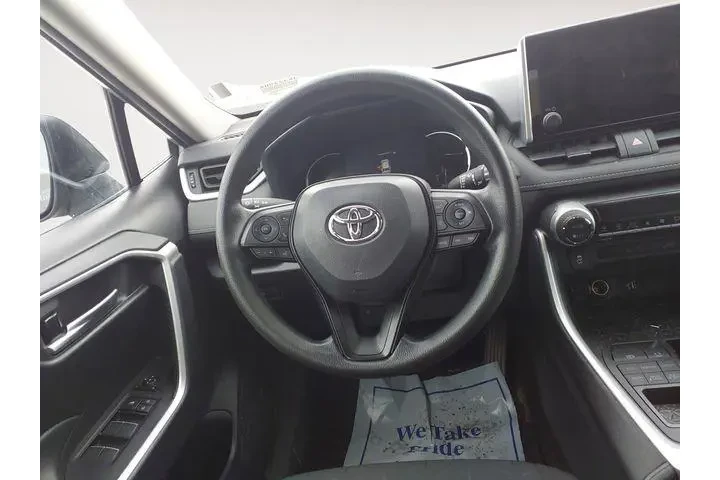 $29888 : Toyota RAV4 2023 AWD XLE 4dr image 9