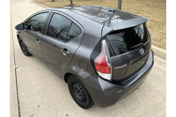$8997 : 2016 Prius c Two image 5