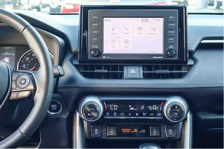 $25500 : Toyota RAV4 2022 AWD XLE 4dr image 8