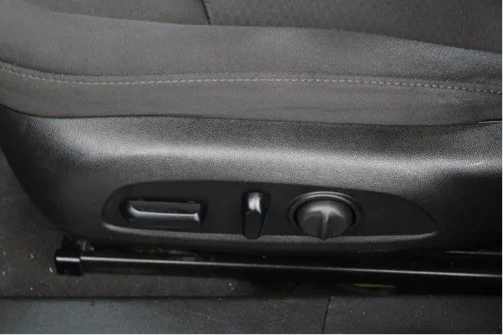 $16941 : Chevrolet Malibu 2021 LT 4dr image 7