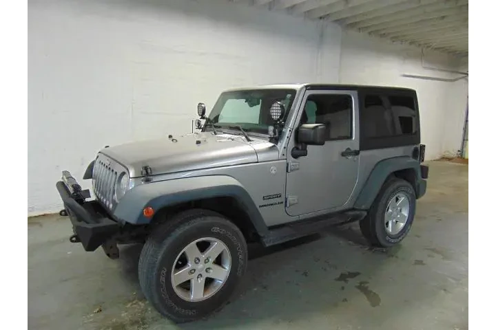 $12800 : Jeep Wrangler 2013 4x4 Sport image 2