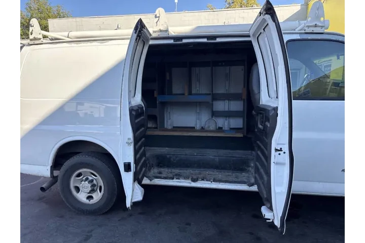 2005 Express 2500 image 9
