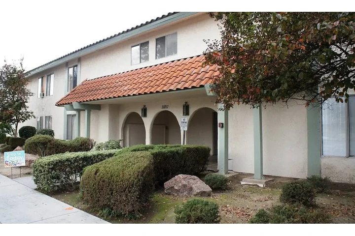 $2295 : Pioneer 2 Bd 1 Bath $2,295 image 9