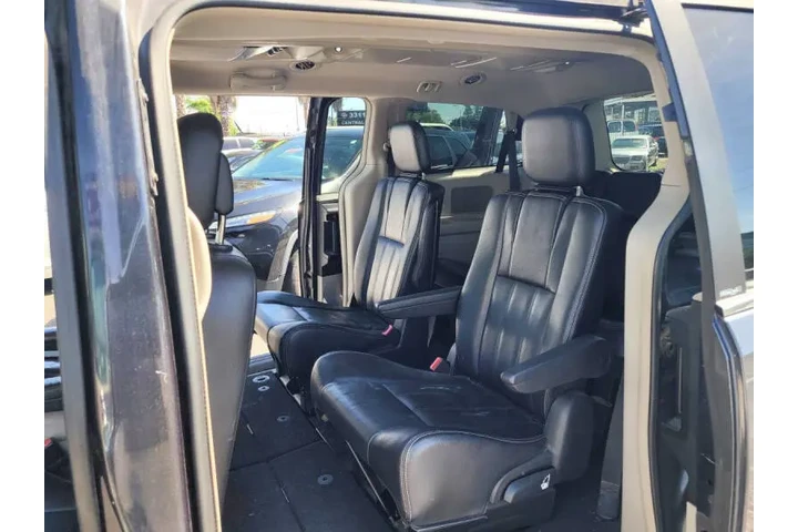 $7950 : 2014 Town and Country Touring image 9