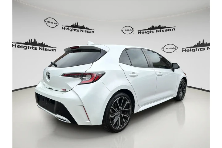 $17990 : Toyota Corolla Hatchback 202 image 5