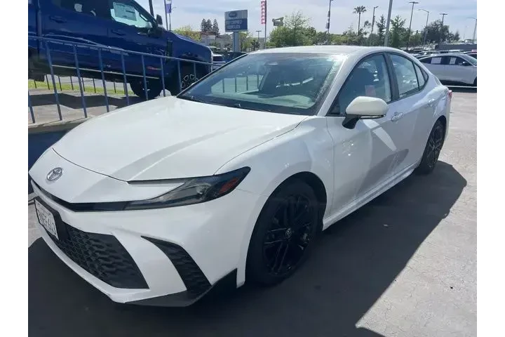 $29988 : Toyota Camry 2025 SE 4dr Sed image 1