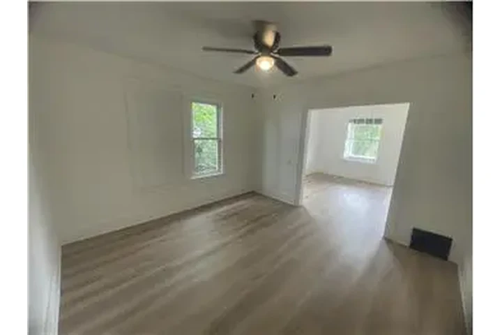 $750 : Rental property with 2 bedro image 8