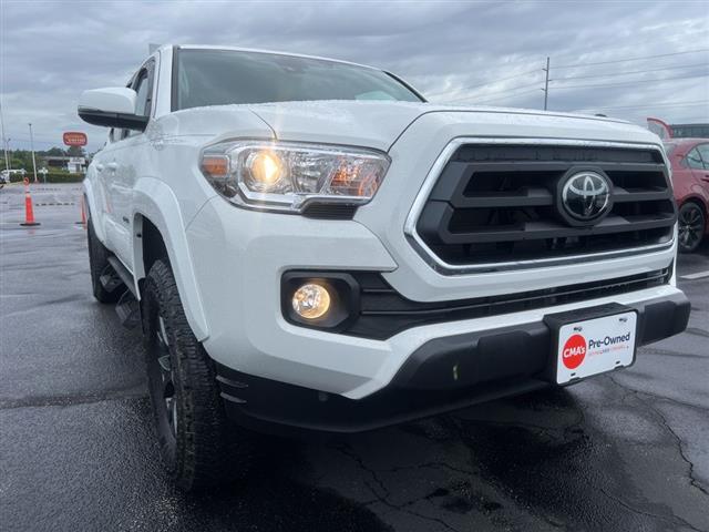 $39990 : PRE-OWNED 2023 TOYOTA TACOMA image 10