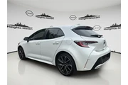 $17990 : Toyota Corolla Hatchback 202 thumbnail