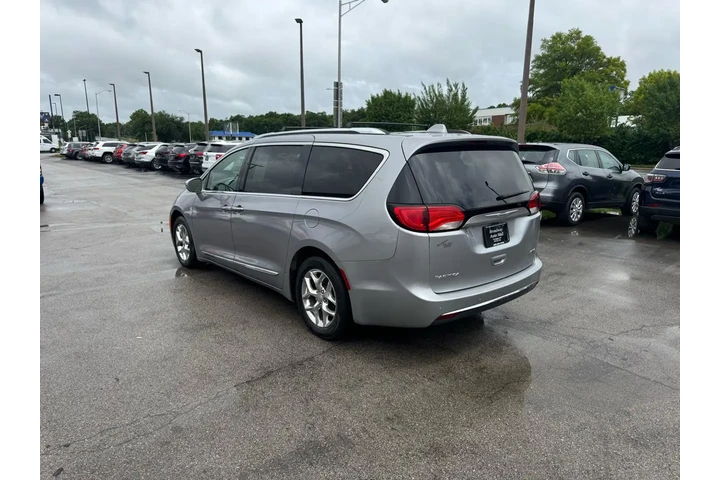 $9980 : 2018 Pacifica Limited FWD image 4