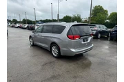 $9980 : 2018 Pacifica Limited FWD thumbnail