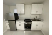 Rento Casita ,atras de casa en San Bernardino