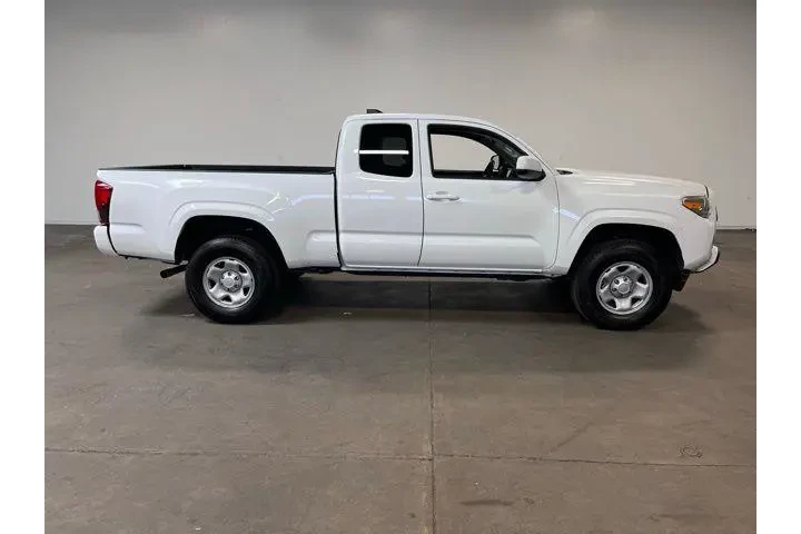 $23990 : Toyota Tacoma 2020 image 2