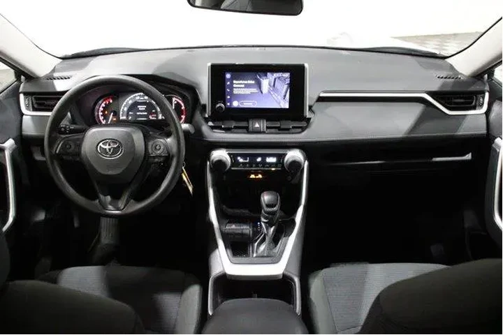 $33998 : Toyota RAV4 2024 AWD LE 4dr image 2
