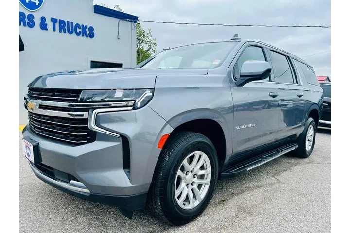 $28995 : 2021 Suburban LT 2WD image 3