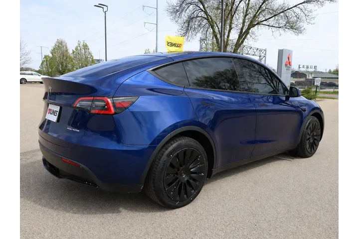 $31977 : Tesla Model Y 2023 AWD 4dr C image 10