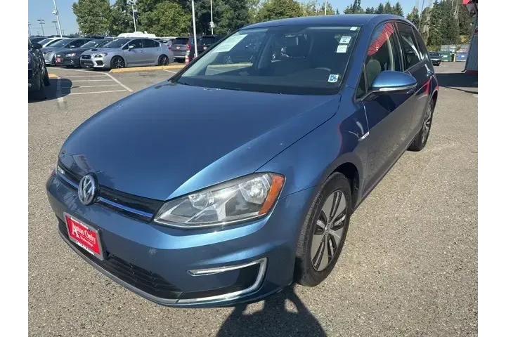 $7499 : Volkswagen e-Golf 2016 SE 4d image 1