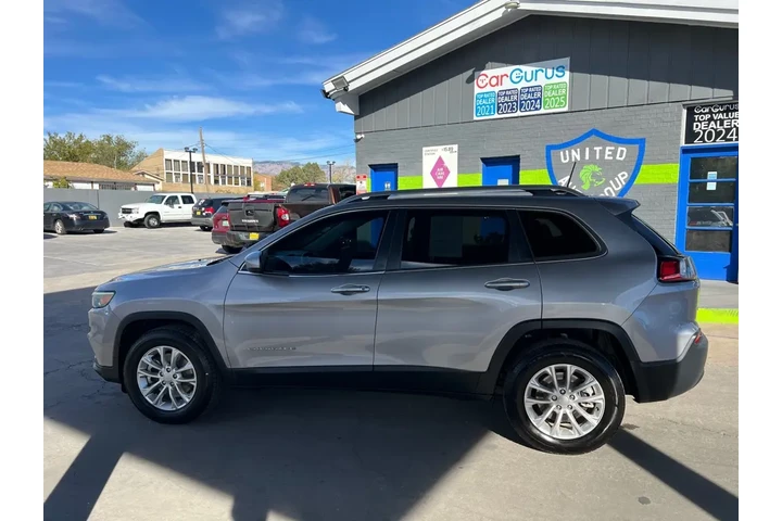2019 Cherokee Latitude 4WD image 8
