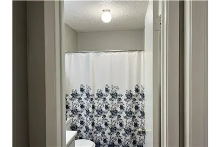 $1050 : Rental property with 2 bedro image 5