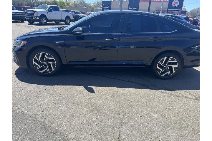 $18988 : Volkswagen Jetta 2022 SEL 4d image 3