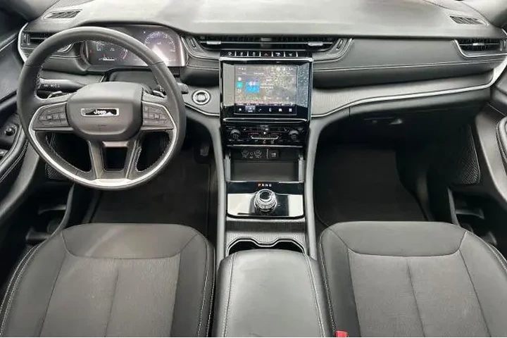 $32995 : Jeep Grand Cherokee 2025 4x4 image 3