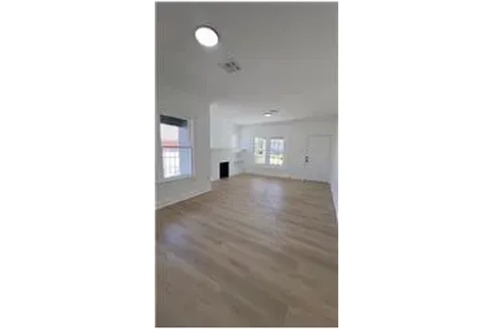 $1250 : Rental property with 2 bedro image 4