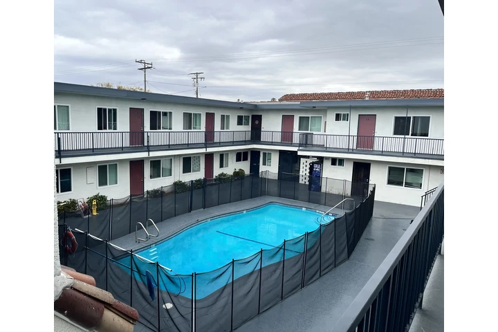 $1525 : Studio  for rent image 9