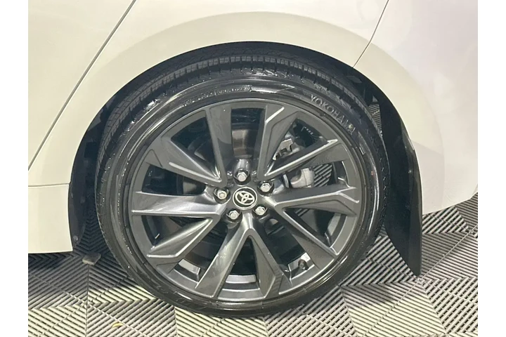 $24877 : Toyota Corolla Hatchback 202 image 9