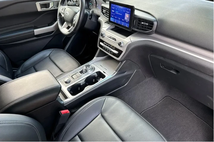 $33120 : Ford Explorer 2023 AWD XLT 4 image 8