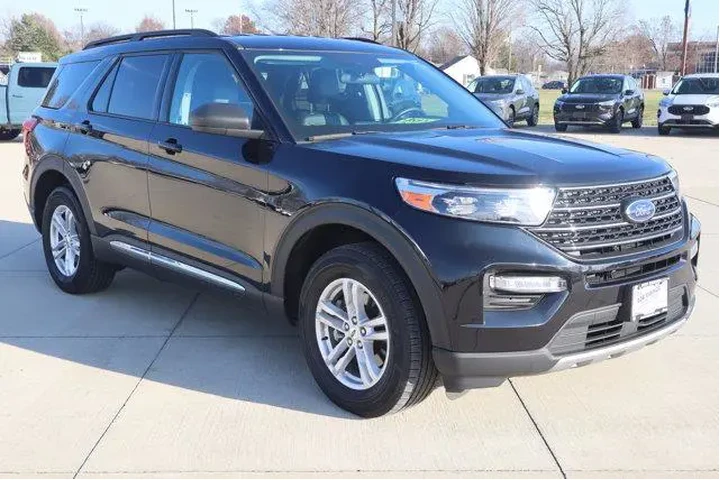 $35990 : Ford Explorer 2023 AWD XLT 4 image 3