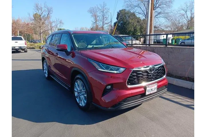 $39995 : Toyota Highlander 2022 AWD L image 1