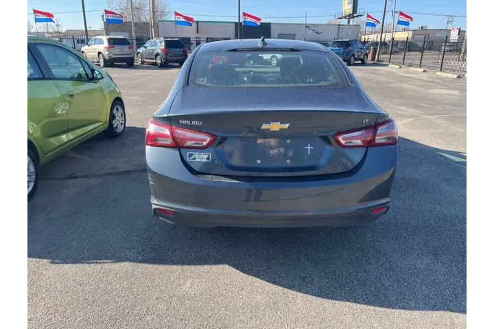 2020 Malibu LT image 3
