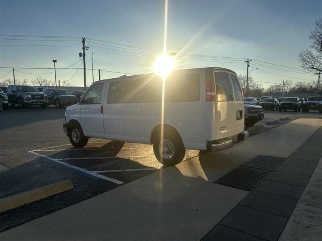 $31999 : 2019 Express 2500 LT Van Pass image 4