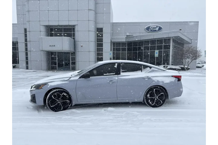 $22951 : Nissan Altima 2024 2.5 SR 4d image 2