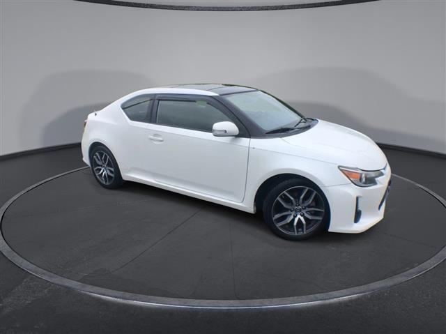 $10000 : PRE-OWNED 2015 SCION TC BASE image 2