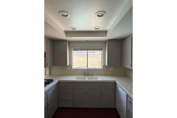 $1700 : Rialto- Move In Ready image 2