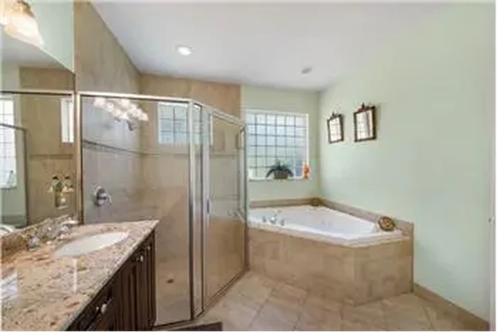 $5500 : Rental property with 5 bedro image 4