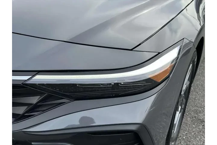 $18998 : Hyundai ELANTRA 2024 SEL 4dr image 9