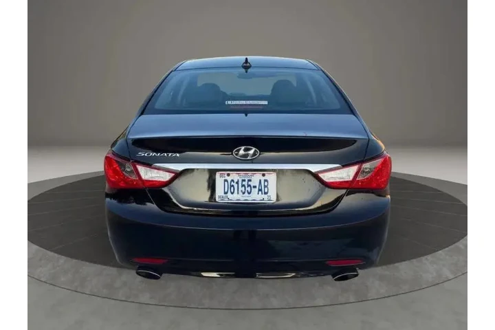 $7900 : 2013 Sonata SE image 6