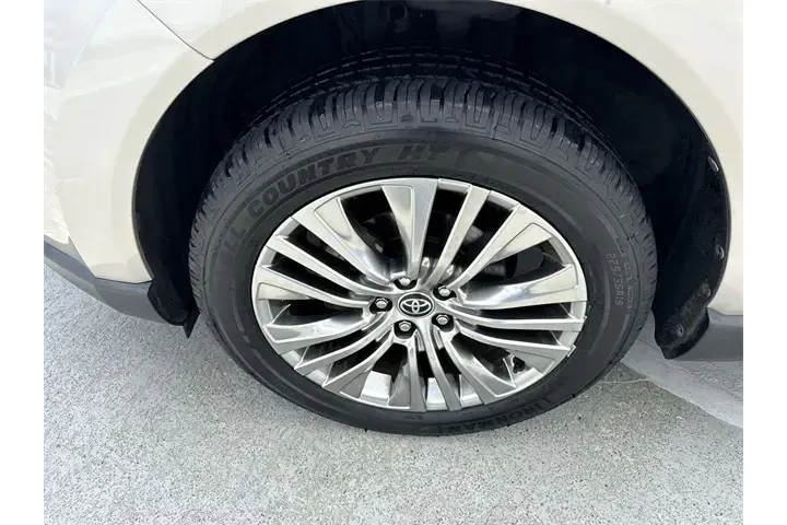 $27388 : Toyota Venza 2021 AWD XLE 4d image 10