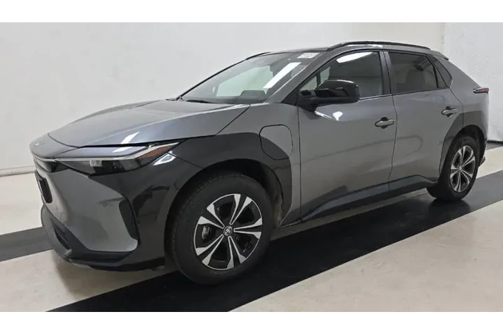 $22750 : 2023 bZ4X XLE image 3