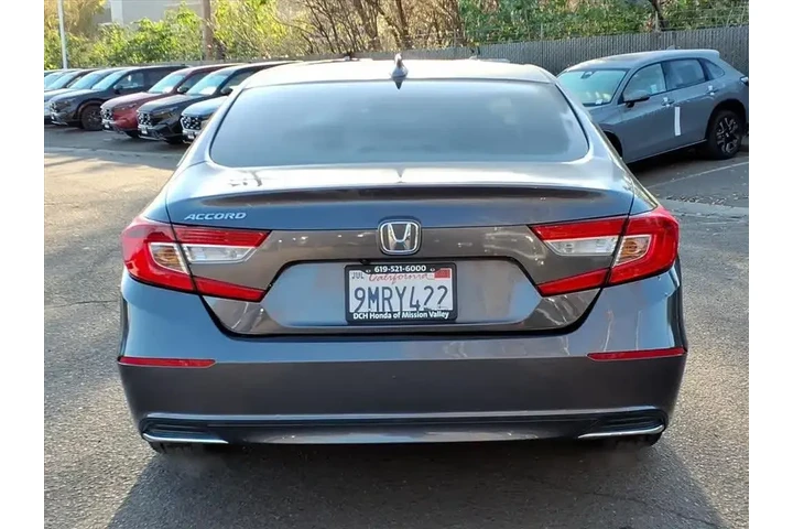 $12930 : Honda Accord 2018 LX 4dr Sed image 5