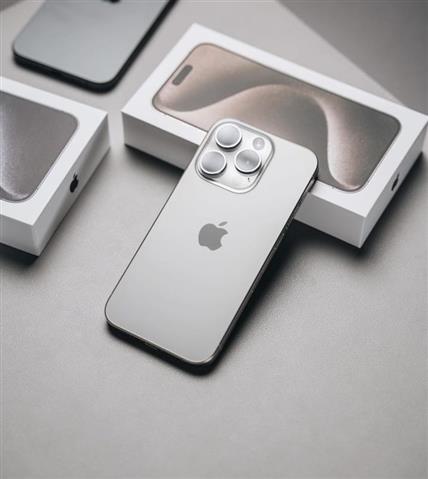 $700 : Apple iPhone 15 Pro Max 512GB image 1