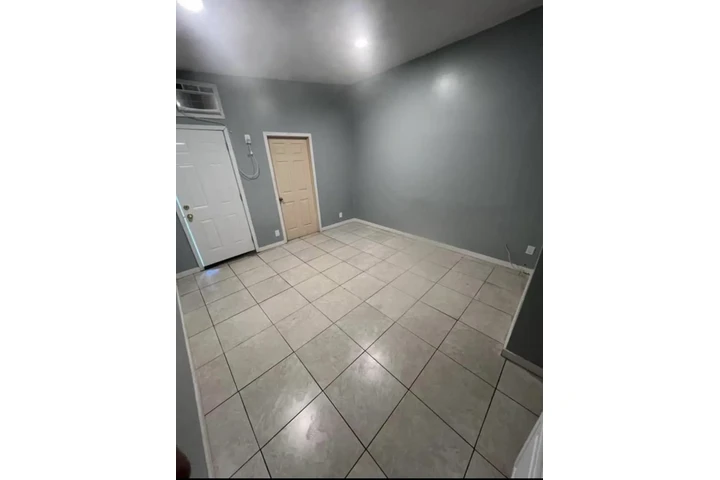 $1500 : Studio en Reseda image 4