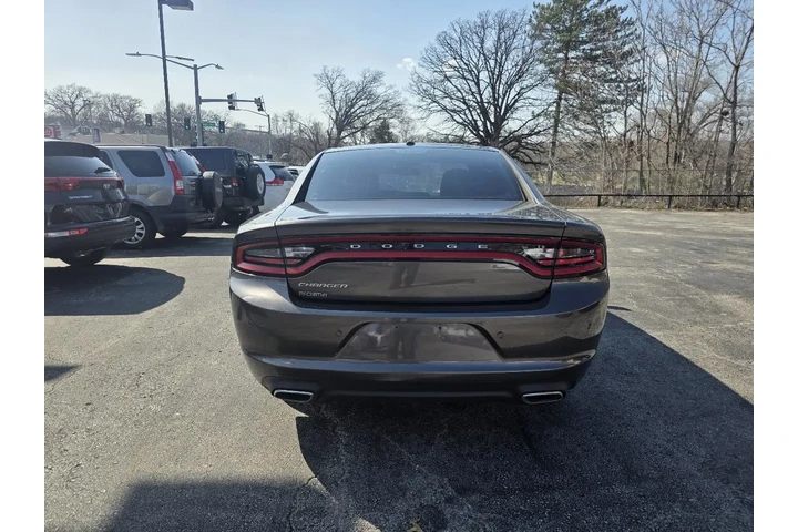 $8900 : 2015 Charger SE image 6
