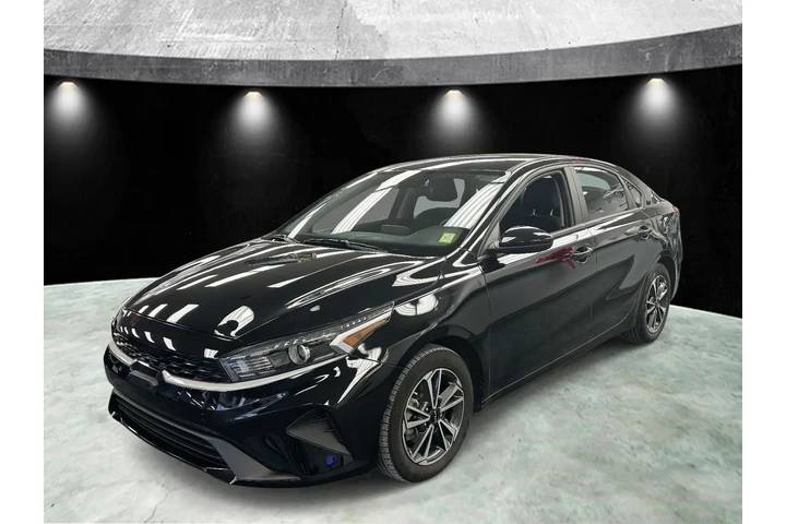 $14985 : Kia Forte 2023 LXS 4dr Sedan image 3